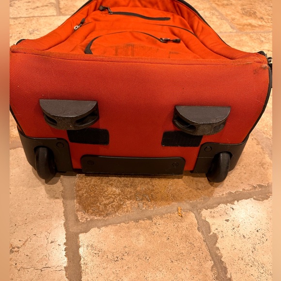 Patagonia roller carry-on bag. In good conditions with some external stains. - Picture 4 of 6